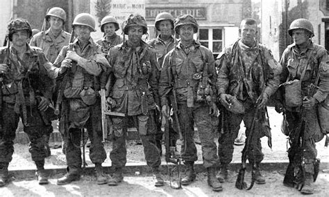 U S Paratroopers Front Row Of “easy” Company 506th Pir 101st Airborne Pose With Three