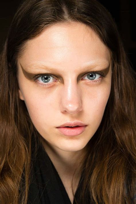 Bleached Eyebrows At Givenchy Spring Ready To Wear Style Com Bleached Eyebrows Runway