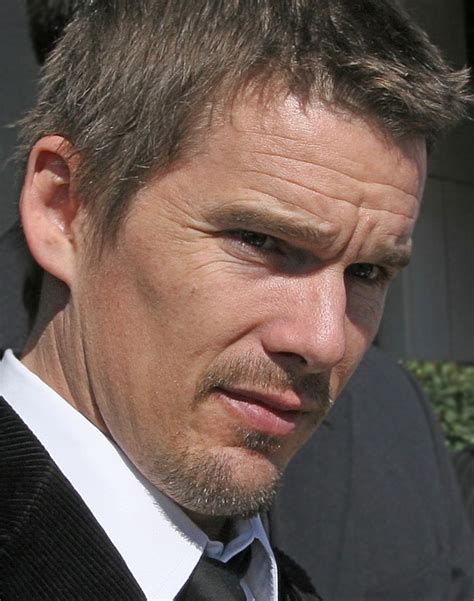 This is a film about sheer determination, and realizing ones dream, though it's achieved in unethical fashion, but i didn't care because i believed in the performances of the actors. Ethan Hawke - Wikicitáty