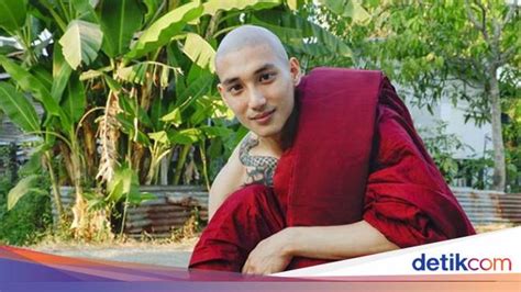 Biksu Ganteng Viral Curi Perhatian Netizen Ternyata Ini Profesi Sebelumnya