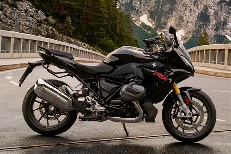 The r 1250 r is designed for a dynamic appearance. 2019 BMW R1250RS Review - Motoadrenaline.net