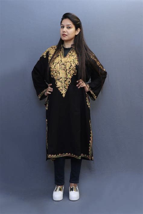 Pin By Pushmal Rafique On Kashmiri Suits Kashmiri Suits Dresses
