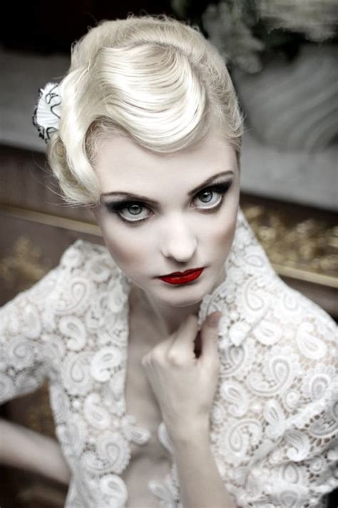 Love All The White With The Red Lips With Images Vintage Hairstyles