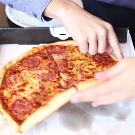 Italienischer Pizzabäcker Verrät Zweimal Gefaltet Isst Man Die Pizza