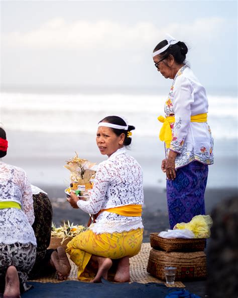 kebaya the traditional attire of balinese women now bali