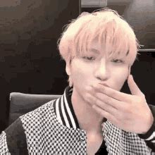 Park Seonghwa Seonghwa Gif Park Seonghwa Seonghwa Seonghwa Blowing A Kiss Discover Share Gifs
