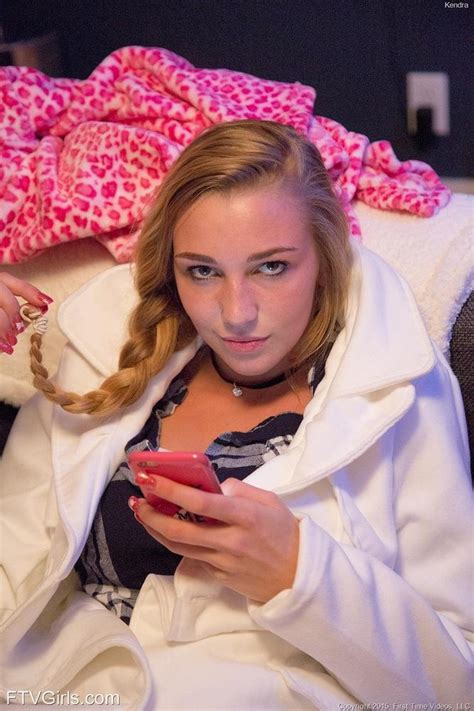 Hot College Girl Kendra Sunderland Shows You Portland At Night Porn