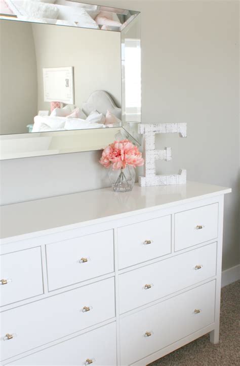 It's easy to plop a tv on top and call it a day, but that isn't the most visually exciting option, not to. Professional Tips For Dresser Top Decor That Anyone Will ...