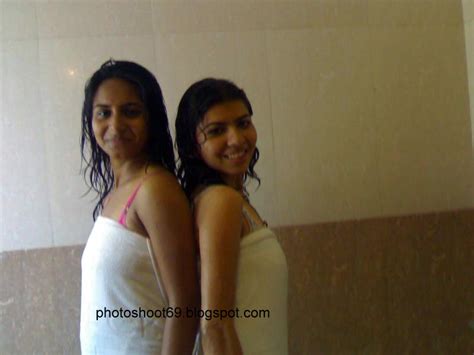 Bollywood And Hollywood Beauty Desi College Girl Bathing Photo Sizzling Photoshoot