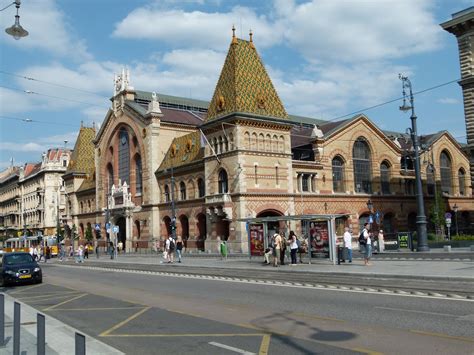 Skip the tourist traps & explore budapest like a local. Große Markthalle Budapest | Reiselurch.de