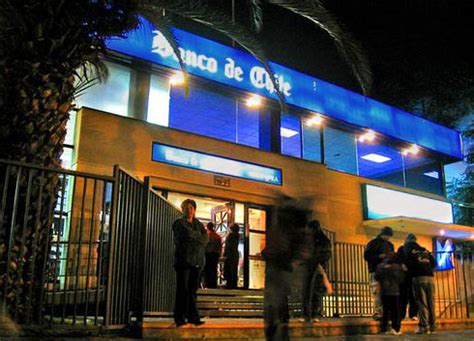 En la actualidad existen 25 bancos establecidos y operando en chile. Banco de Chile