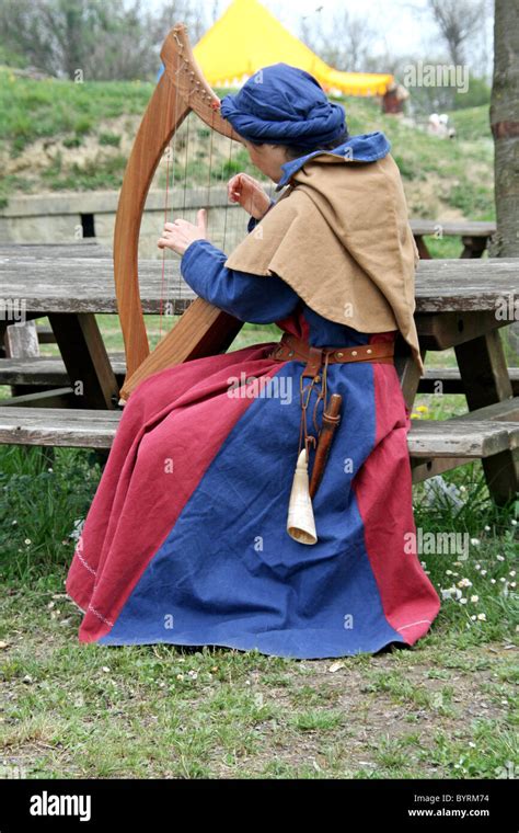 Celtic Harp Player Medieval Hi Res Stock Photography And Images Alamy