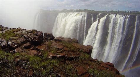 Les Chutes Victoria à La Frontière De La Zambie Et Du Zimbabwe