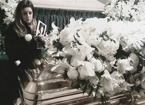 Lisa Marie Presley At Michael Jacksons Funeral Lisa Marie Presley Michael Jackson Smile