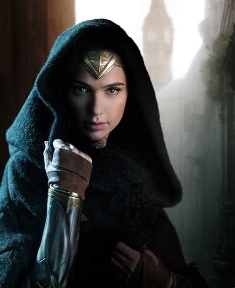 Wonder Woman Premieres First Trailer At Comic Con See Gal Gadot In All