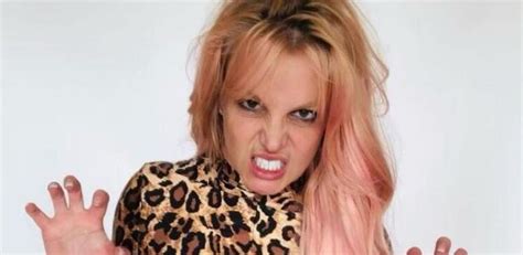 Britney Spears Posa Nua Em Porta De C Modo De Sua Mans O