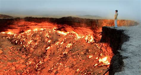 Inside The Gates Of Hell Turkmenistans Fiery Darvaza Gas Crater