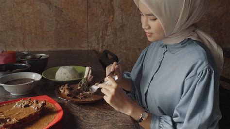 Jelajahi Keindahan Kuliner Makassar Tempat Makan Yang Wajib Dikunjungi