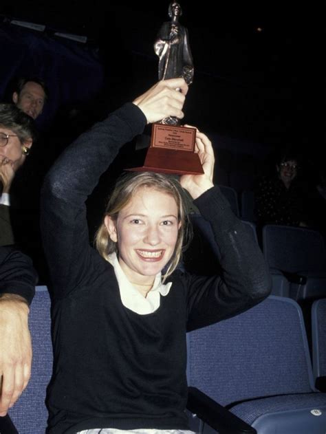 Лауреат двух премий «оскар» (2005, 2014), трёх премий bafta (1999, 2005, 2014), трёх премий «золотой глобус» (1999, 2008, 2014). Cate Blanchett holds her Sydney Theatre Critics's Circle ...