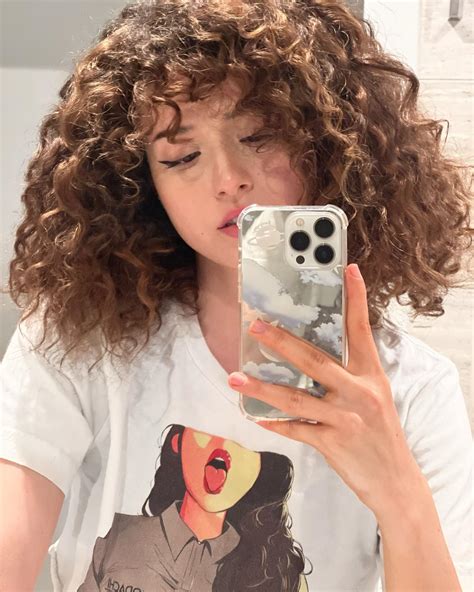 Twitch Streamer Pokimane Debuts Curly Hair Look On Instagram The Teal Mango