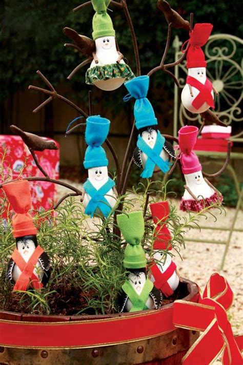 26 Easy Diy Christmas Ornaments Made From Light Bulbs 12thblog