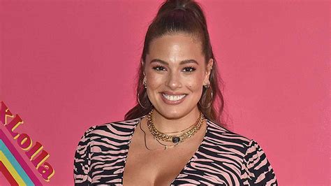 Ashley Graham Poses Nude While Breastfeeding Talks Initial ‘devastating Feelings About Stretch