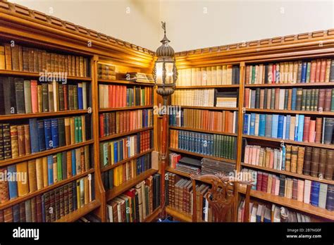 English Libraries Hi Res Stock Photography And Images Alamy