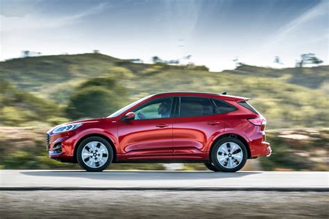 Dabei sind der allradantrieb, die assistenzsysteme sowie das sprachgesteuerte multimediasystem exzellente helfer. Ford Kuga mit drei Hybrid-Alternativen: Die dritte ...