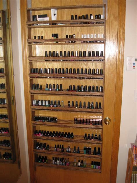 Nail polish colors are very appealing to the eyes and could be displayed in a nail polish rack as a piece of art. Nail polish rack to hang on a door | Unhas