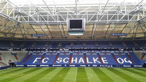 The compact squad overview with all players and data in the season overall statistics of current season. Foto's Stadion FC Schalke 04 Gelsenkirchen vakantiefoto's ...