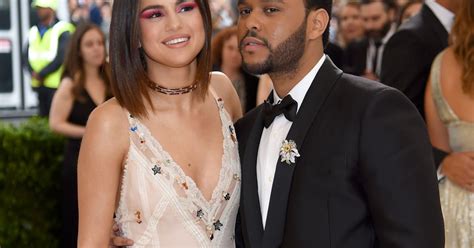 Para quem não sabe, os fãs criaram uma história na internet em que a selena e faustão se apaixonam e vivem um romance impossível. Selena Gomez e o namorado, The Weeknd, fizeram primeira ...