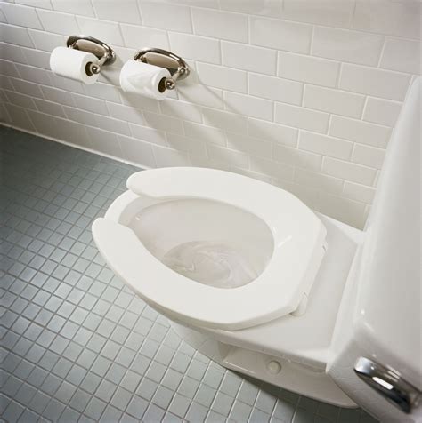 How To Properly Set A Toilet To Avoid Leakage