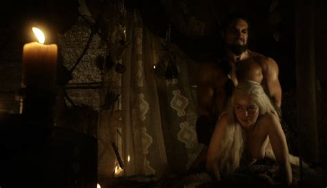 Nackte Emilia Clarke In Game Of Thrones
