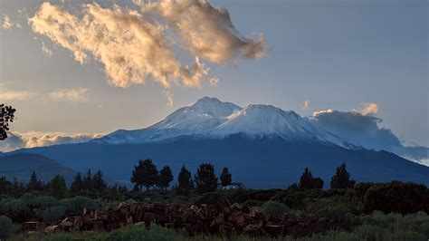 14179 Mt Shasta Ca Covered In Snow Today September 2 2023