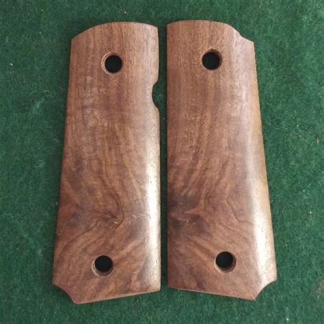 1911 Compact Walnut 20 Texas Grips