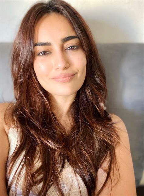 No Makeup Style Steal These 4 Looks From Surbhi Jyoti To Look Beautiful Iwmbuzz