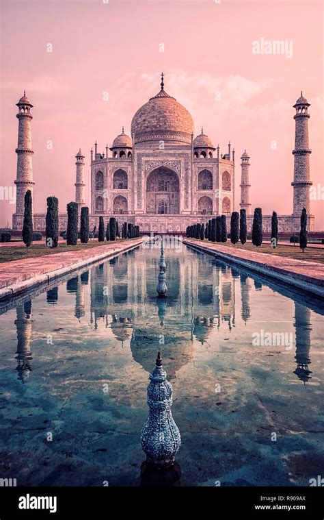 Mausoleum Taj Mahal Hi Res Stock Photography And Images Alamy