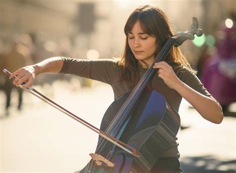 La violonchelista murciana Diana Gómez dará un concierto a las puertas de la Biblioteca Regional