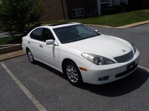 Safety and feature quotients have been increased, and the car is wrapped in a svelte new body. 2002 Lexus ES 300 - Overview - CarGurus