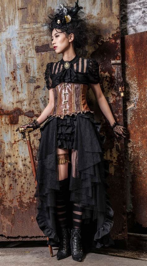 Lange schwarze Turnüre Lady Lavish Steampunk mode Steampunk kostüm damen Modestil