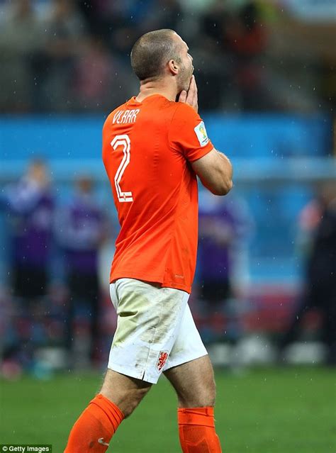 Robin Van Persie S Performance For Holland Against Argentina Was Disappointing Daily Mail Online
