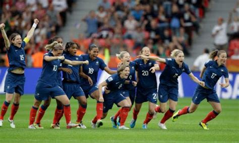 Free women soccer wallpapers and women soccer backgrounds for your computer desktop. USA Women's Soccer Wallpaper - WallpaperSafari