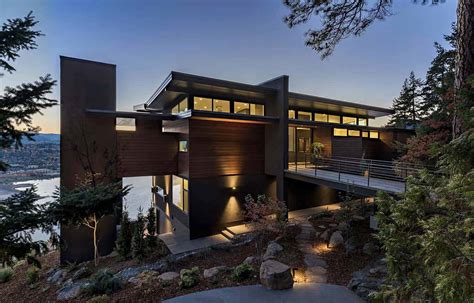 Tour This Spectacular Cliff House Retreat Perched Over The Columbia River