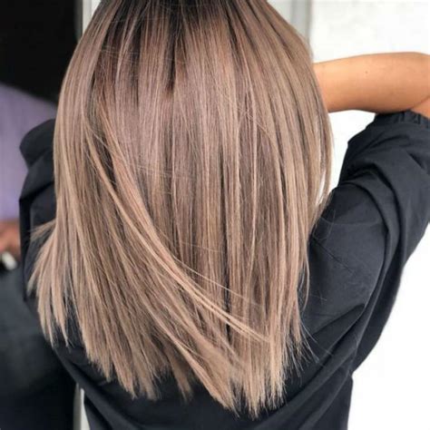 Mushroom blonde : la tendance cheveux de l'été | Coupe cheveux mi longs