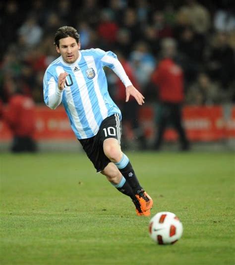 Combien De But A Marqué Messi Avec L'argentine - Argentine: Lionel Messi marque deux buts en frappant une fois