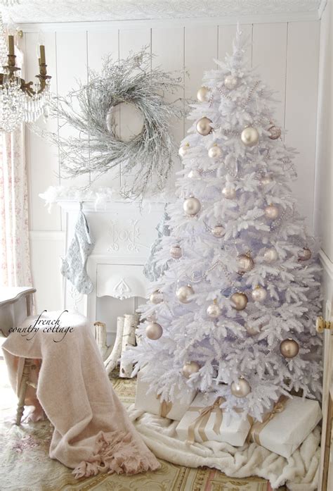 Trim your tree in style with easy diy projects, design tips and unique color palette ideas. A Softer Side of Christmas - Christmas Tree Decorating Ideas