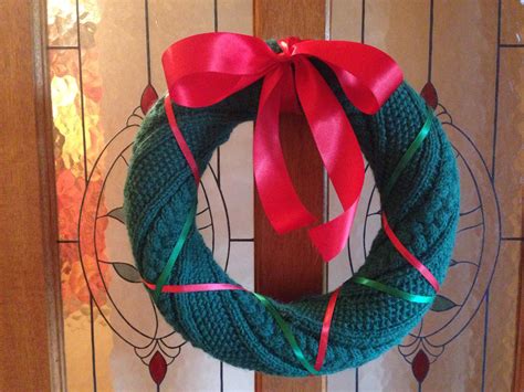 Knitted Christmas Wreath Christmas Wreaths Christmas Crafts