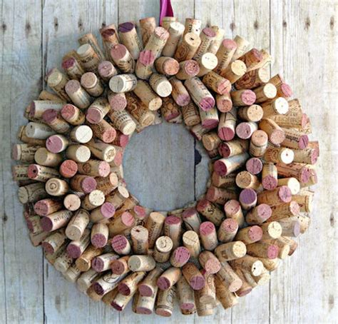 2 Easy Cork Wreath Tutorials Video In 2020 Cork Wreath Wine Cork