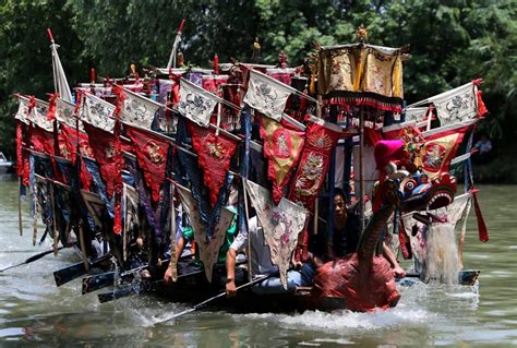 Праздник лодок драконов в китае фото