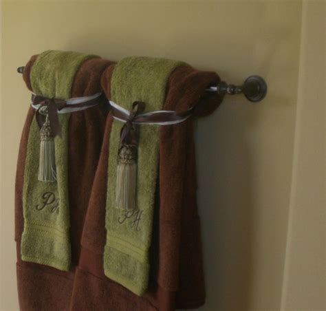 Whether you put them in baskets, on hooks, or atop shelves, how you store your bath towels. Hanging bathroom towels decoratively | Bathroom ...